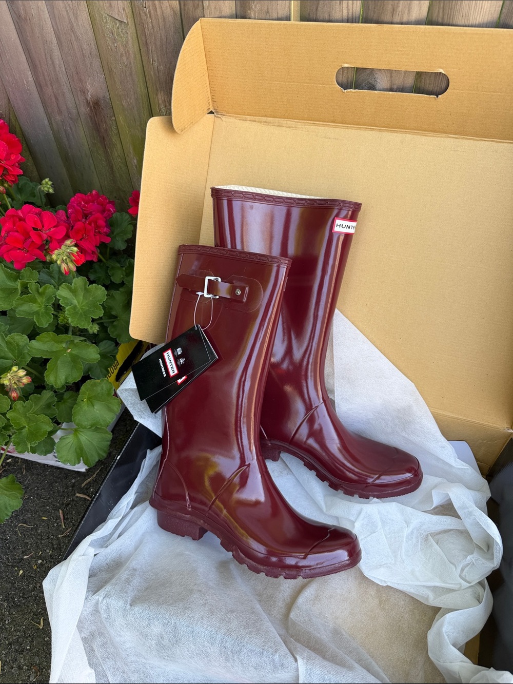 Hunter Huntress Gloss Merlot boot size IS 10M and EU 43 and 11F ( F for female )